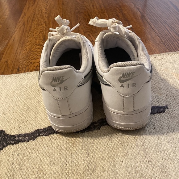 Nike Air Force 1 White/Metallic/Silver-Black - Picture 5 of 6